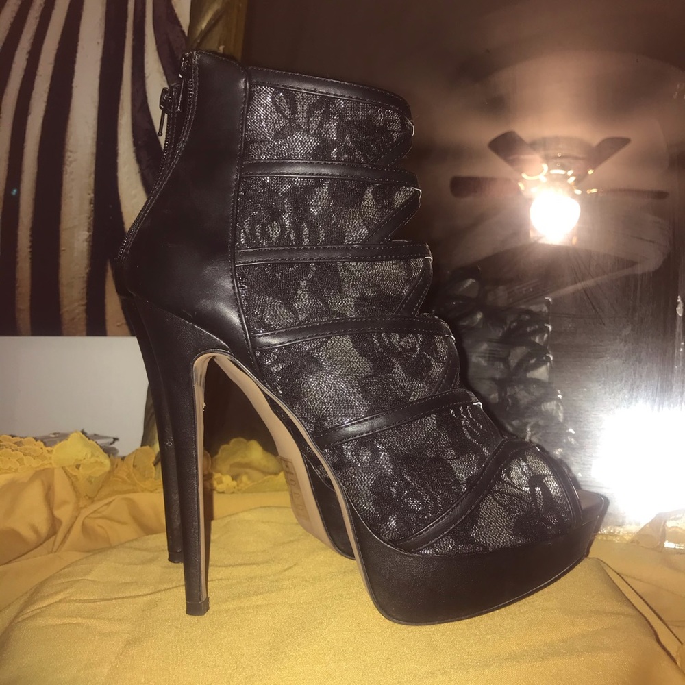 Nasim black platform lace heel US 11